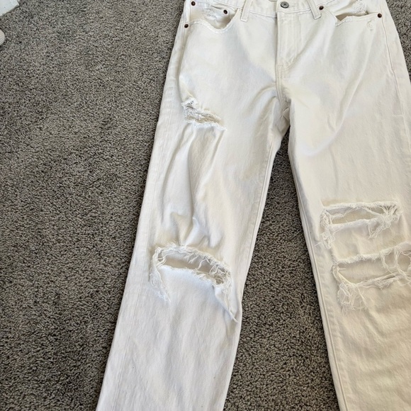 Abercrombie & Fitch The Boyfriend Mid Rise White Distressed Jeans Size 28/6 - Picture 5 of 8